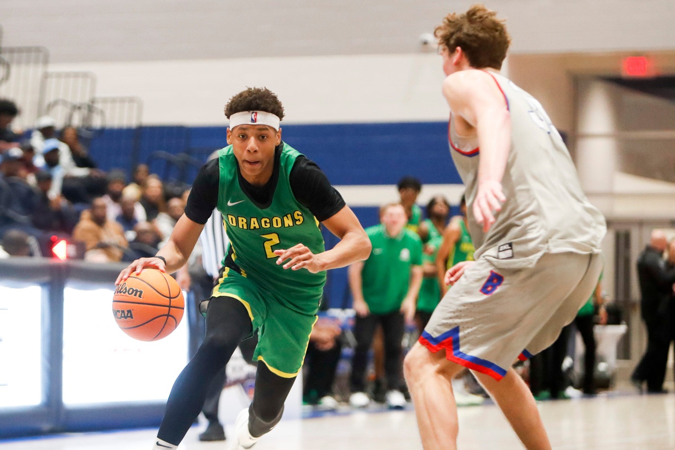 Michigan State basketball target Jeremiah Fears dribbles against the defense.
