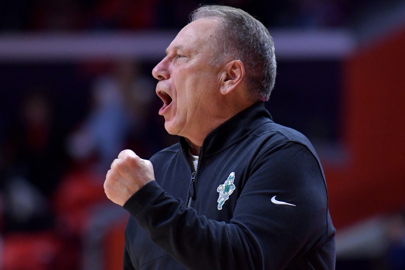 Michigan State basketball coach Tom Izzo reacts to a play at Illinois.