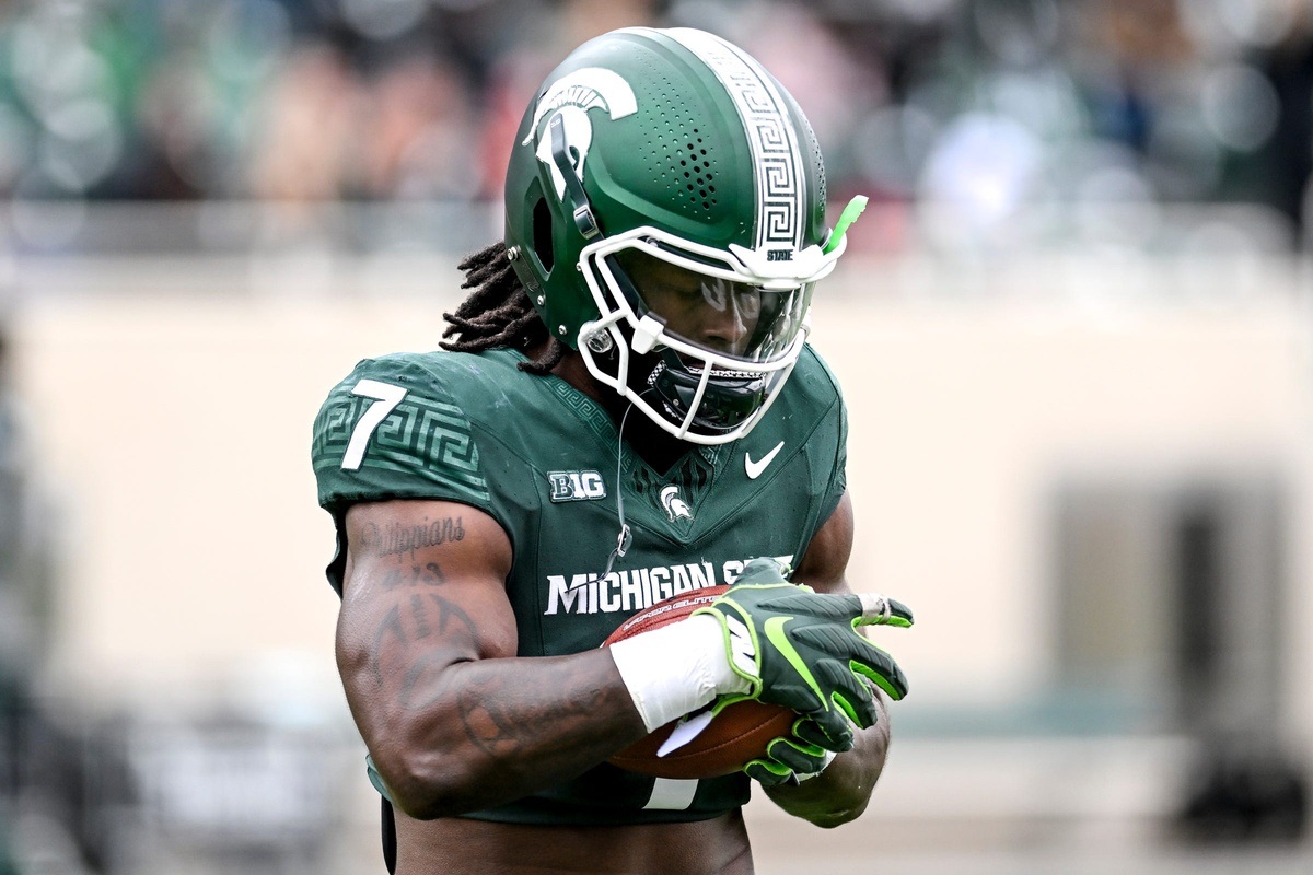 Michigan State football linebacker Jordan Turner warms up during the Spring Showcase