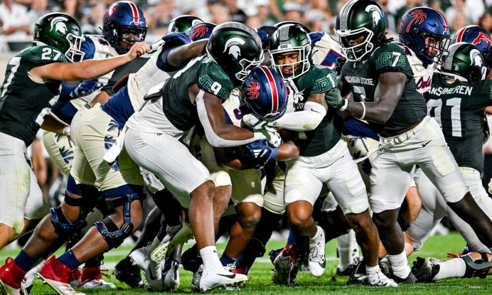 Michigan State football defense stops FAU.