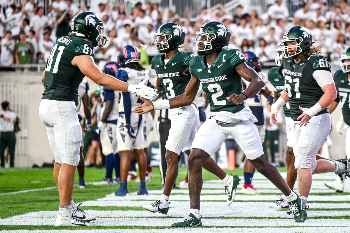 Michigan State football celebrates a touchdown against FAU.