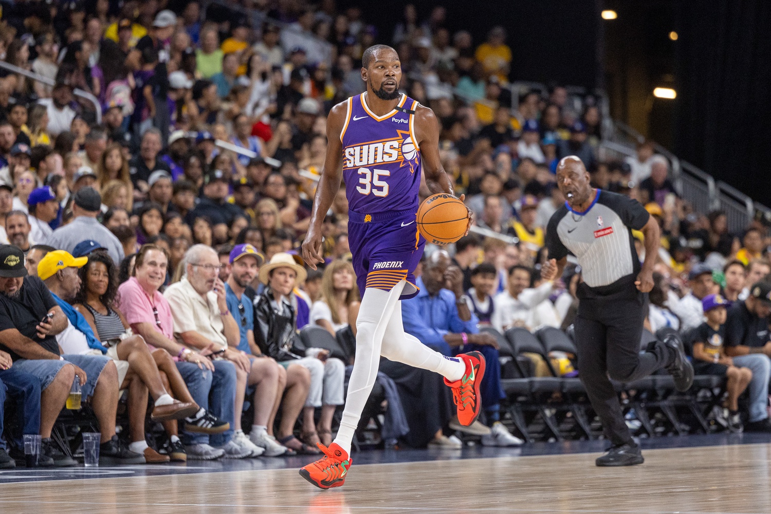 Kevin Durant, who just endorsed a Michigan State basketball commit, dribbles up the floor