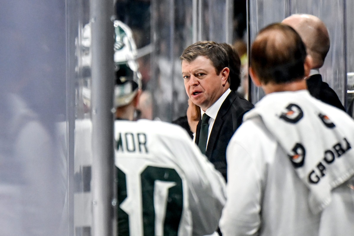 Michigan State hockey coach Adam Nightingale talks to his team.