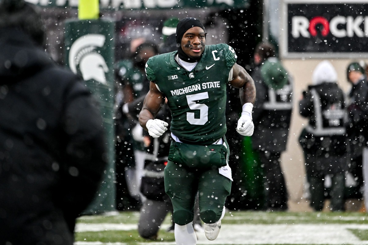 Michigan State football running back Nate Carter