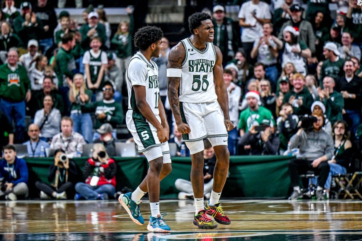 Jase Richardson celebrates with Coen Carr.